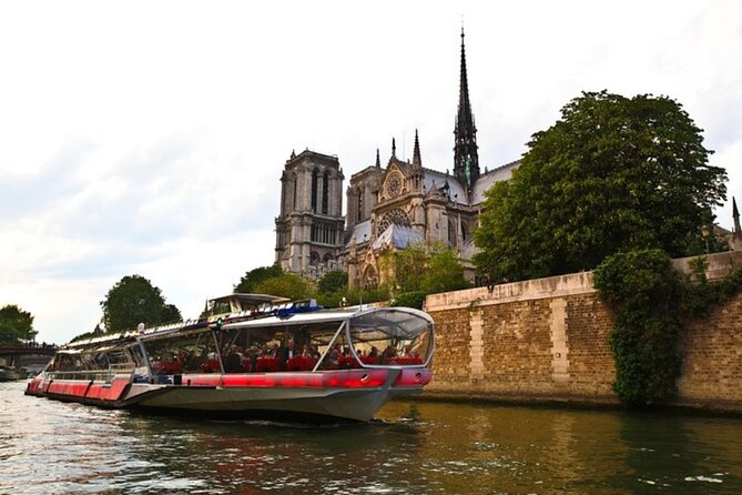 Paris Bateaux Mouches Special Bastille Day Dinner Cruise - Paris landmarks at evening light