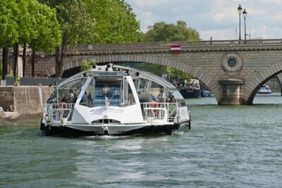 Batobus Hop-On Hop-Off Cruise & Landmarks Audio Tour