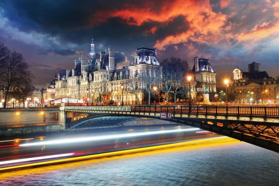 Paris, between Crimes and Mysteries - Key points at a glance