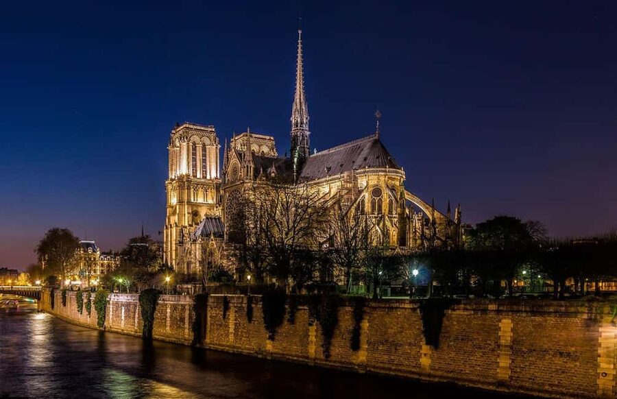 Paris, between Crimes and Mysteries - Why this Paris walk feels different