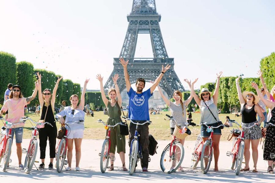 Paris Bike Tour: Eiffel Tower, Place de la Concorde & More - Why a bike is a smart way to see central Paris