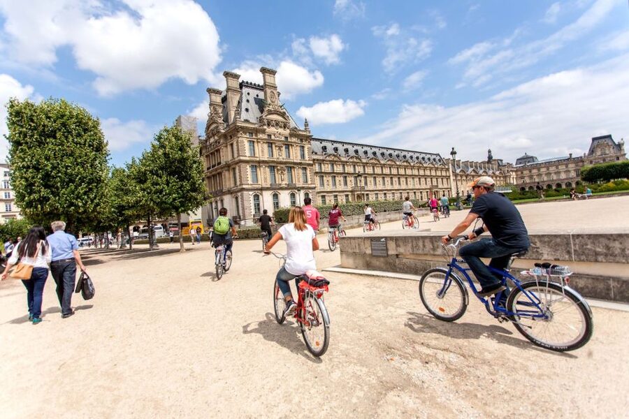 Paris Bike Tour: Eiffel Tower, Place de la Concorde & More - Place de la Concorde and the grand city center