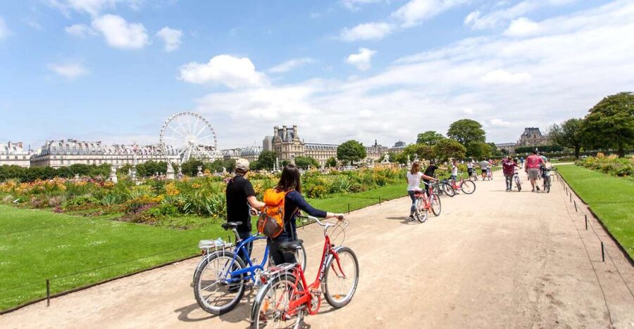 Paris Bike Tour: Eiffel Tower, Place de la Concorde & More - Bikes and equipment for children