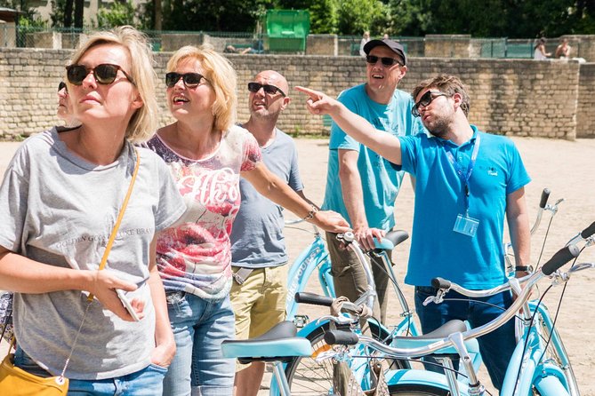 Paris Bike Tour Hidden Secrets in the Latin Quarter & Le Marais neighborhoods - Entering Le Marais through Jewish Paris