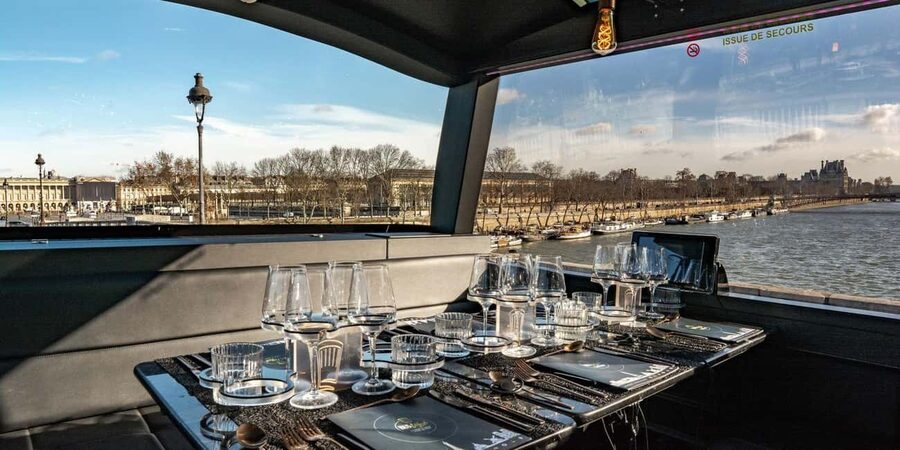 Paris: Bus Toqué Tour with 5-Course Dinner and Champagne - Final call: a memorable dinner with a few limits