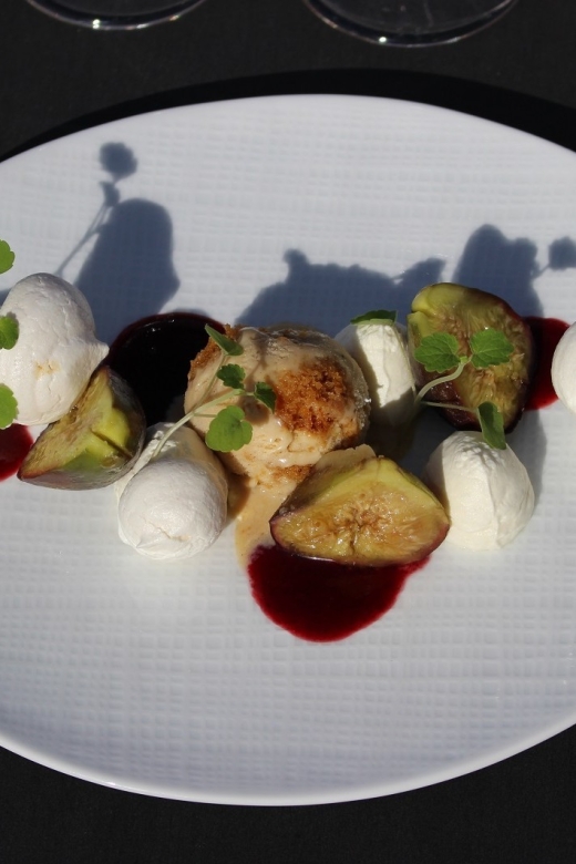 Paris: Bustronome Gourmet Dinner Tour - Service with a Parisian bistro feel