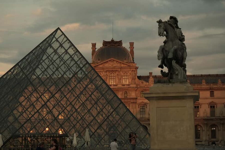 Paris By Night: 3-Hour Guided Bike Tour - Starting at the Opera and Place Vendôme