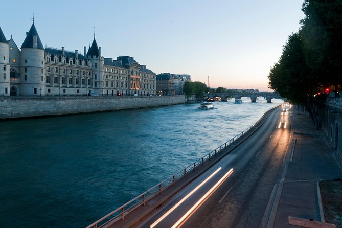 Paris by Night Walking Tour: Ghosts, Mysteries and Legends - Hôtel de Ville and the final executions