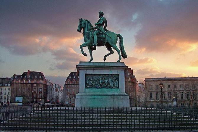 Paris by Night Walking Tour: Ghosts, Mysteries and Legends - Square du Vert-Galant and the Templar tale