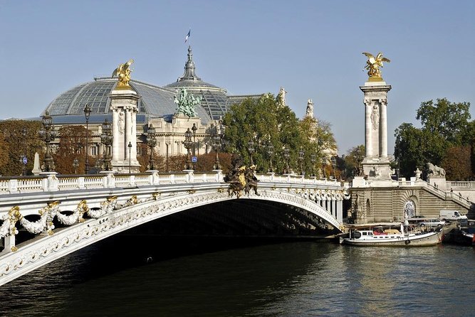 Paris Capitaine Fracasse 3 Course Seine River Dinner Cruise - What dinner is like on the boat