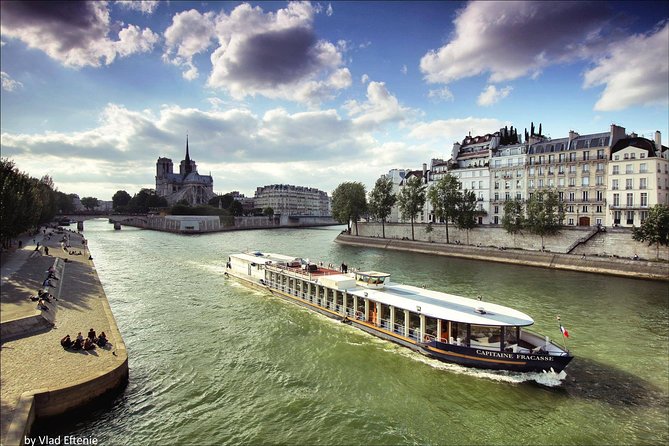 Paris Capitaine Fracasse 3 Course Seine River Dinner Cruise - Service, music, and the onboard mood