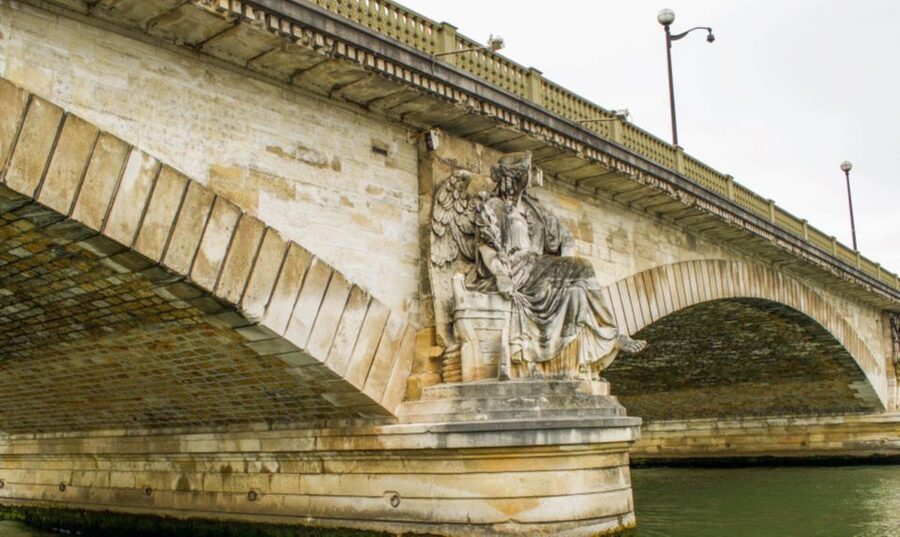 Paris: Catacombs, Audio Guide, and River Cruise Option - Descending into the Catacombs of Paris