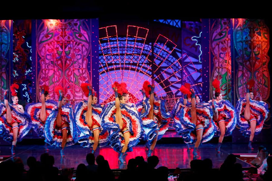 Paris: Champagne at the Moulin Rouge & Seine River Cruise - Champagne, seating, and the cabaret room