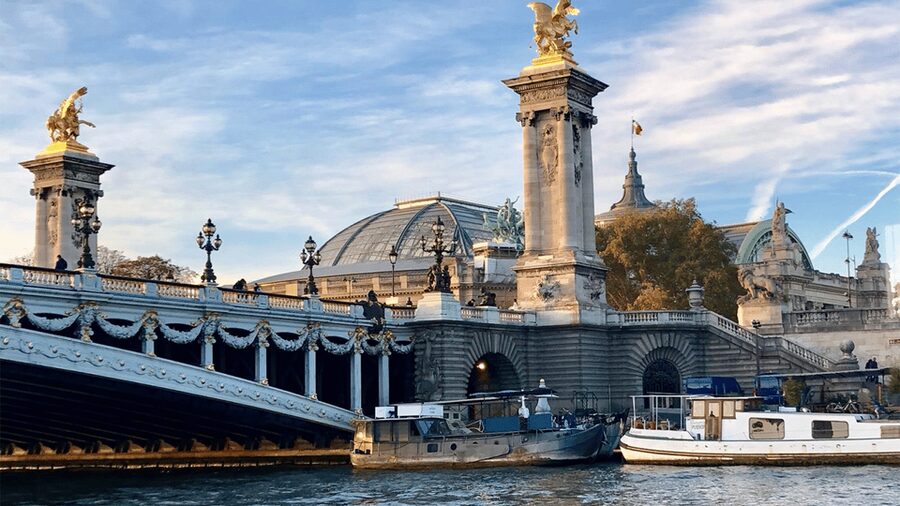 Paris: Champagne Tasting Cruise Departure from Eiffel Tower - Practical advice for a smoother evening