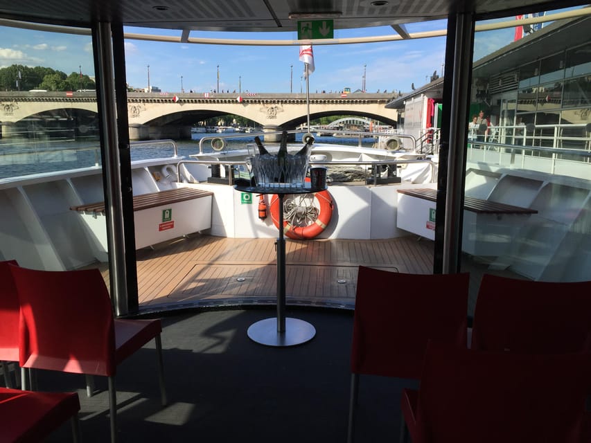 Paris: Champagne Tasting Cruise Departure from Eiffel Tower - Why the hour can feel short