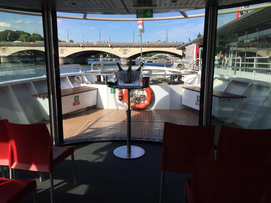 Paris: Champagne Tasting Cruise Departure from Eiffel Tower - Settling into the private salon