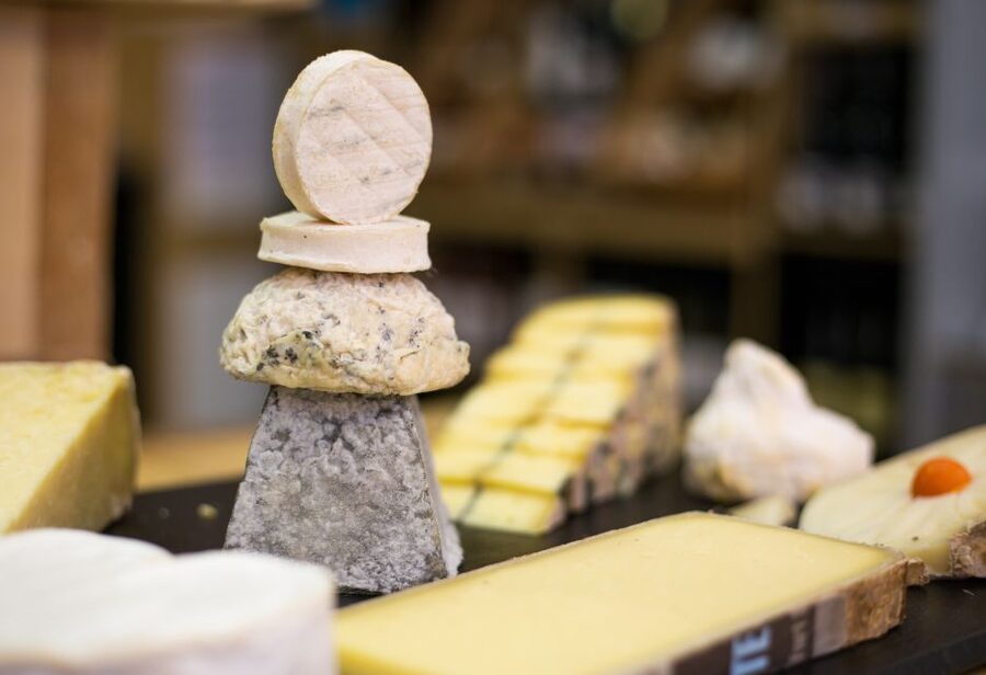 Paris: Cheese and Wine Class in a 17th Century Cellar - What happens during the 90-minute class
