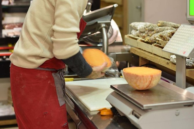 Paris Cheesemaking Workshop including Wine and Cheese Tasting with an Expert - The tasting is more than a quick sample