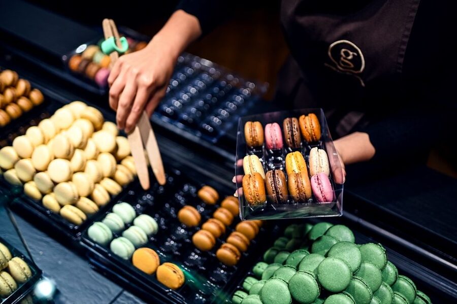 Paris: Chocolate and Pastry Tour with Tastings - Seasonal tasting: ice cream or another pastry