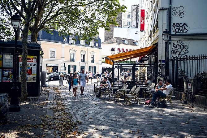 Paris Chocolate, Macaron & Pastry Food Tour: 10 Gourmet Tastings - Why the guide matters more than the last macaron