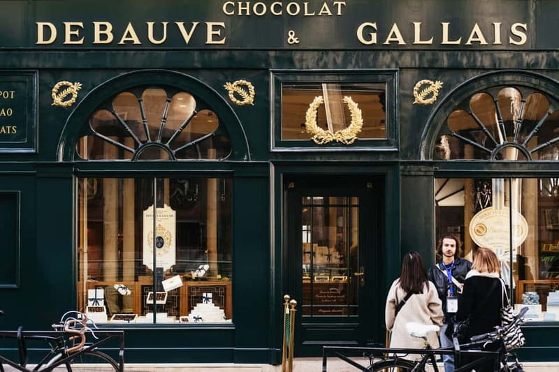 Paris: Chocolate & Patisserie Walking Tour with Tastings - Macarons and café culture at Café de Flore