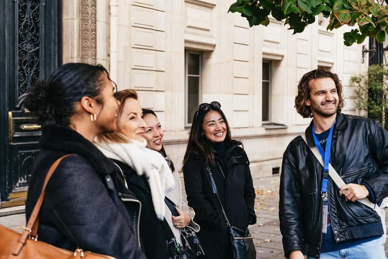 Paris: Chocolate & Patisserie Walking Tour with Tastings - What the small group changes