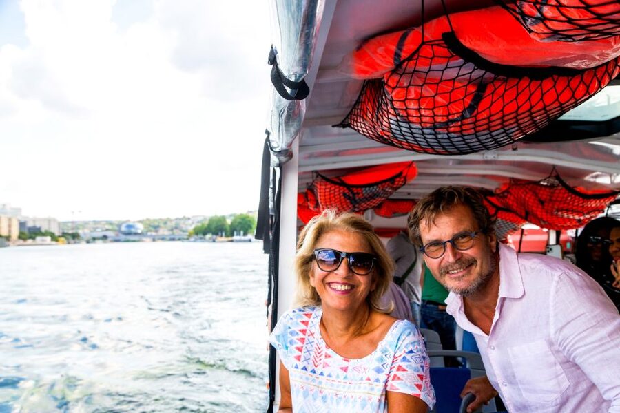 Paris: City and River Seine Tour on an Amphibious Bus - Guides who keep the ride moving