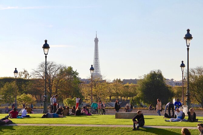 Paris City Center Free Walking Tour (Tip-Based) - Saint-Michel, Pont Saint-Michel, and wartime Paris