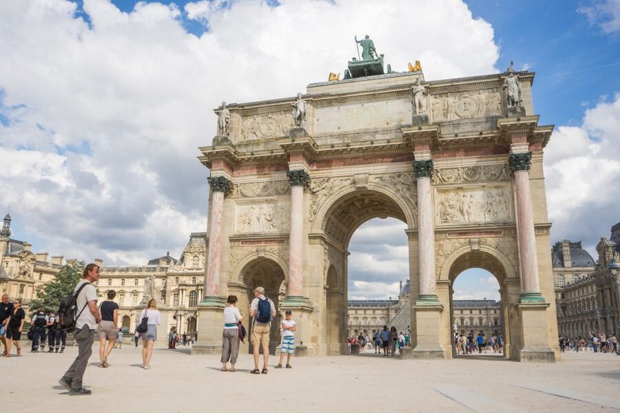Paris: City Center Group Tour in German - Palais Garnier and the first Paris stories