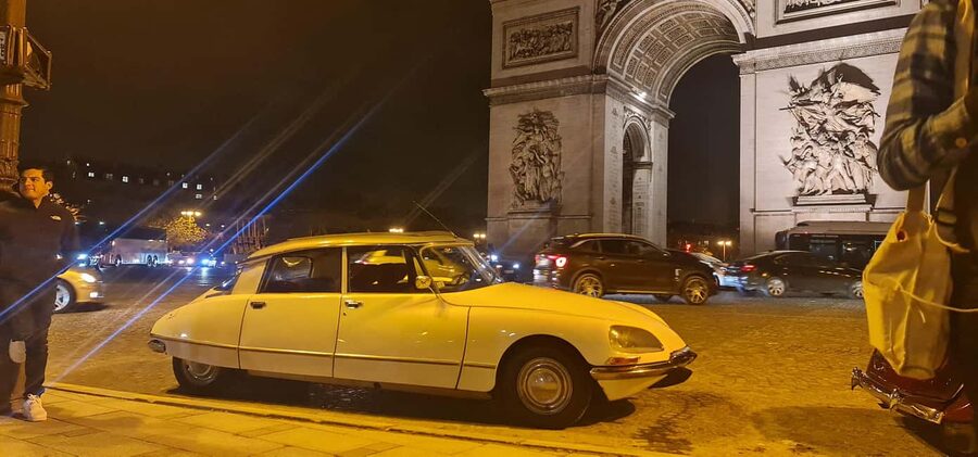 Paris: City Discovery Tour by Vintage Citroën DS Car - Île de la Cité and Notre-Dame