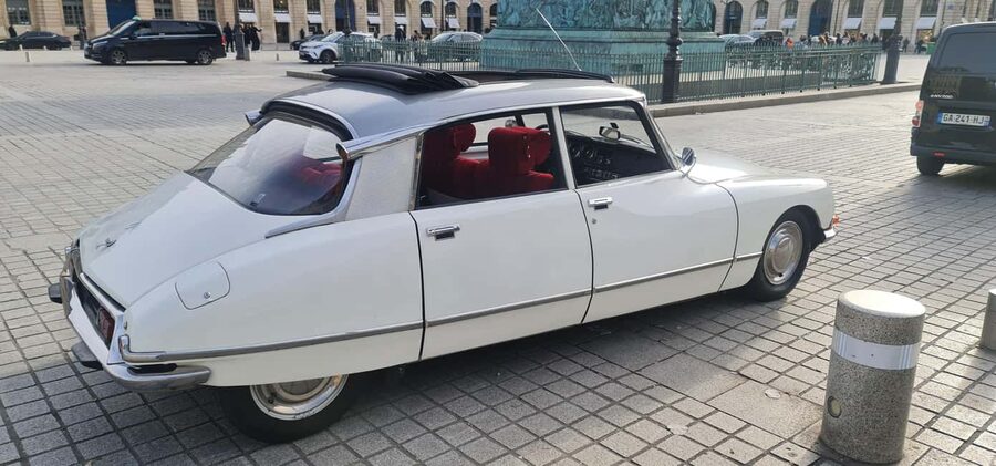 Paris: City Discovery Tour by Vintage Citroën DS Car - The Louvre, Place Vendôme, and Opéra Garnier