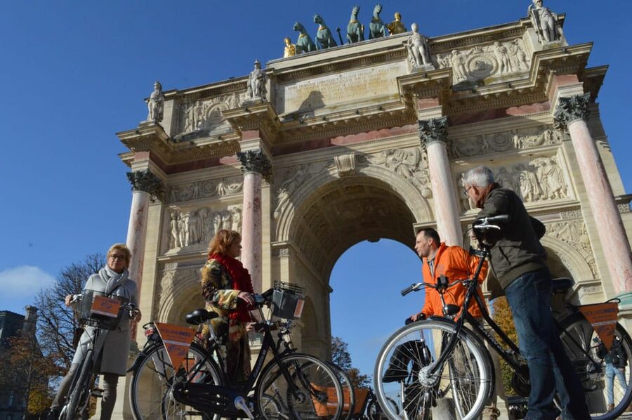 Paris: City Highlights Bike Tour - Eiffel Tower: the main photo stop
