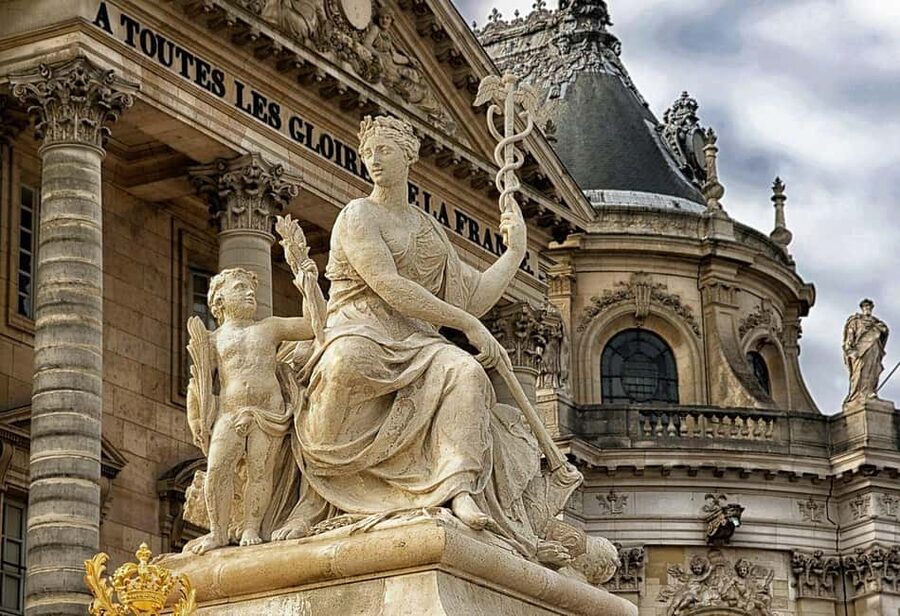 Paris: City Pass – Eiffel, Louvre & 27+ Must-See Sights - Seeing Paris by bus, boat, and bicycle