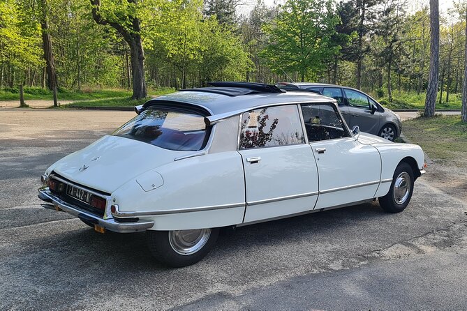Paris City Tour 2h00 Citroën DS Vintage with Open Roof - Custom routing and the value of a private car