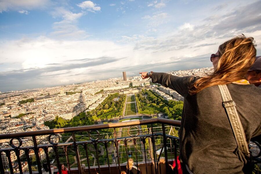 Paris: City Tour by Bus with Eiffel Tower & Optional Summit - Why Paris by night works so well