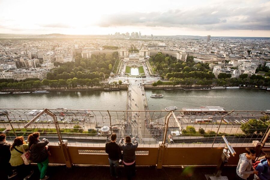 Paris: City Tour by Bus with Eiffel Tower & Optional Summit - Reaching the Eiffel Tower after dark