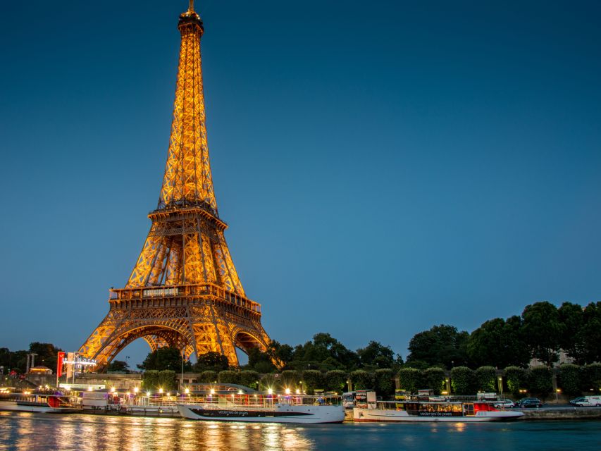Paris: City Tour by Bus with Eiffel Tower & Optional Summit - Audio commentary and languages