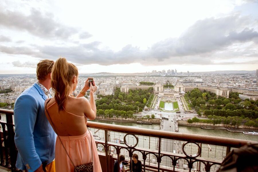 Paris: City Tour by Bus with Eiffel Tower & Optional Summit - What the experience does well