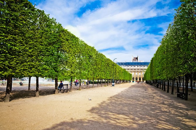 Paris City Tour by Coach with Sightseeing Seine River Cruise - The audio guide is the key practical issue