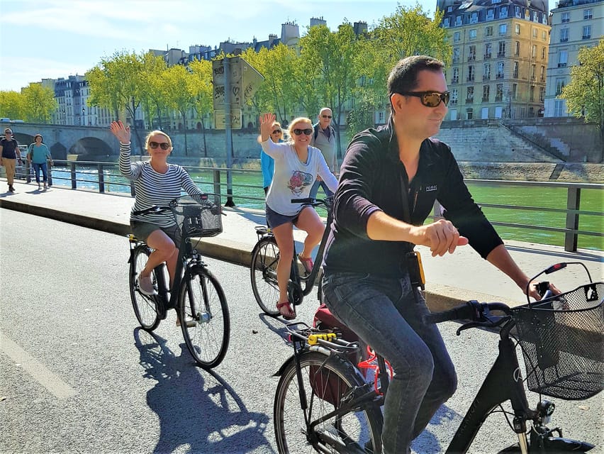 Paris: City Treasures Bike Tour - Napoleon, Marie Antoinette, and difficult chapters