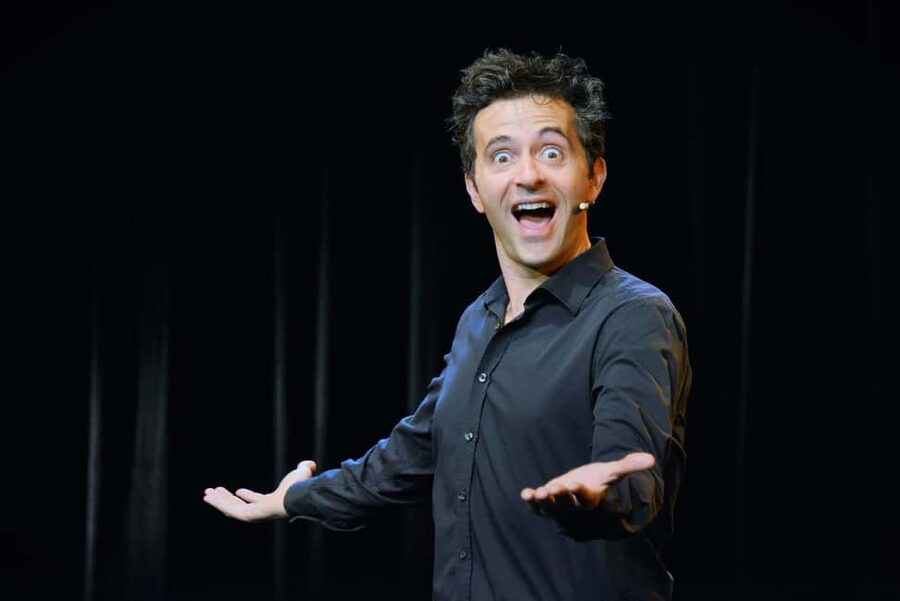 Paris: Comedy Show in English - How to Become a Parisian - The picture with the comedian