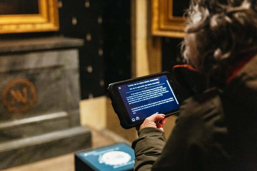 Paris: Conciergerie Ticket with Histopad - Timing, bags, and what to bring