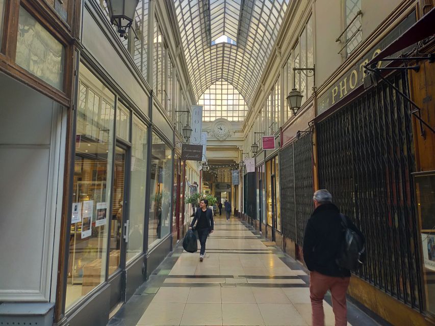 Paris: Covered Passages Walking Tour - What the guide adds to the walk