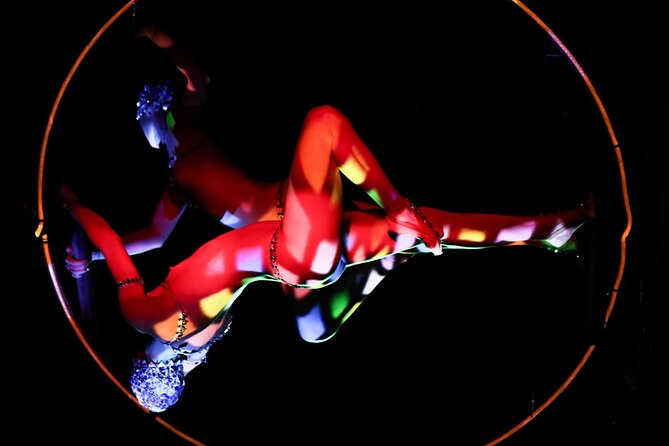 Paris Crazy Horse Cabaret Show - Dress code and the right audience