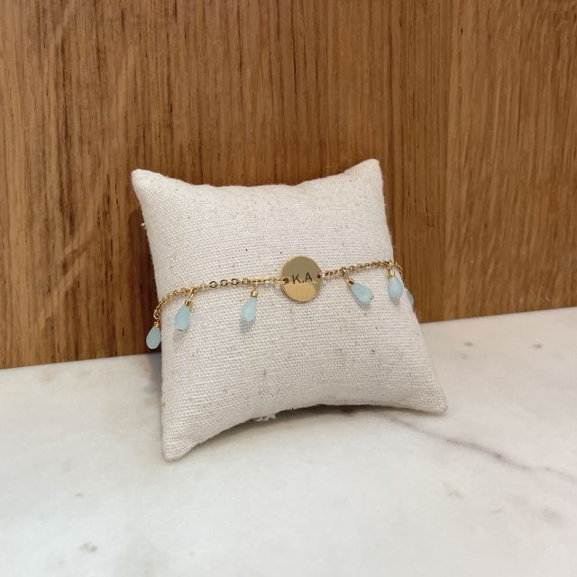 Paris: Create Your Own DIY Jewelry Souvenir Workshop - Adding an engraved medal