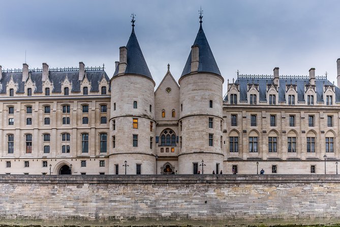Paris crime city - From the Palace of Justice to the Conciergerie