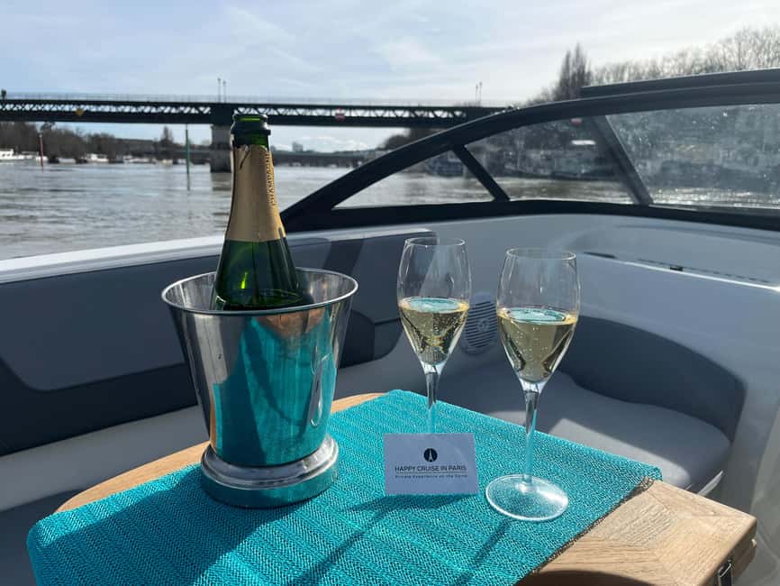 Paris : croisière privée Seine, bateau moderne - 2 heures - Leaving from the Hélice Club de France barge