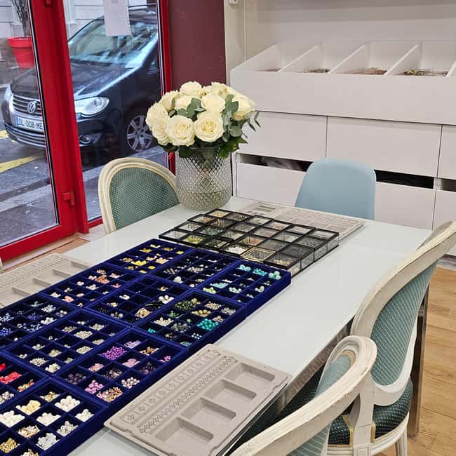 Paris: Custom Souvenir Bracelet Workshop - Building the bracelet, one choice at a time