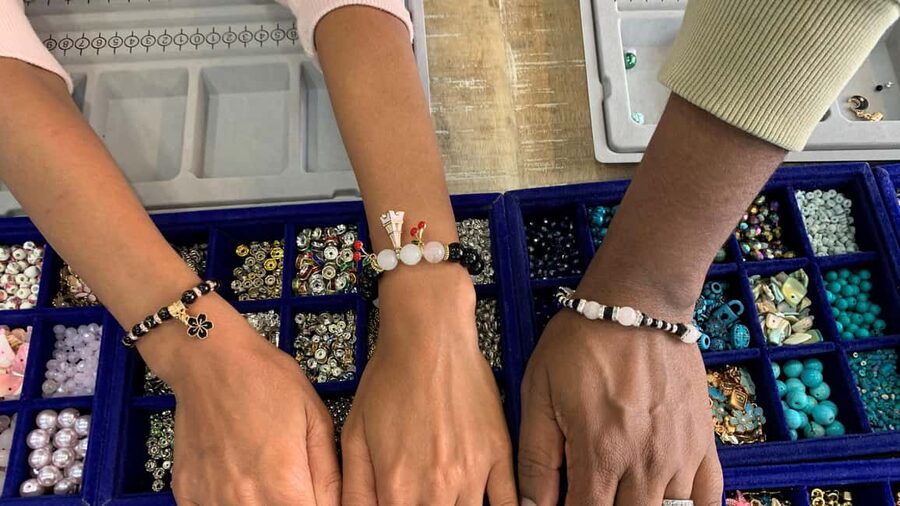 Paris: Custom Souvenir Bracelet Workshop - Arriving at My Nice Bracelet