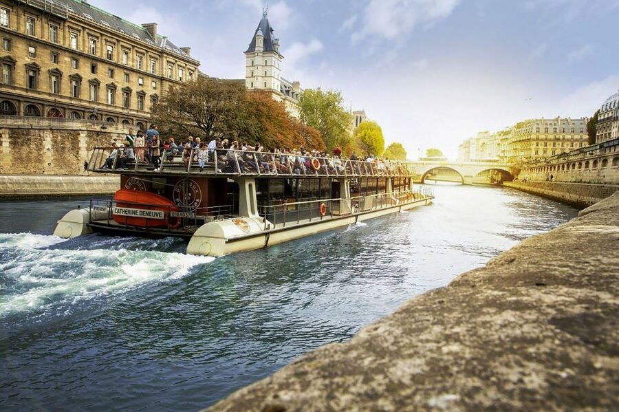 Paris: Day or Sunset Cruise with Drink, Ice Cream or Dessert - Musée d’Orsay and the Institut de France
